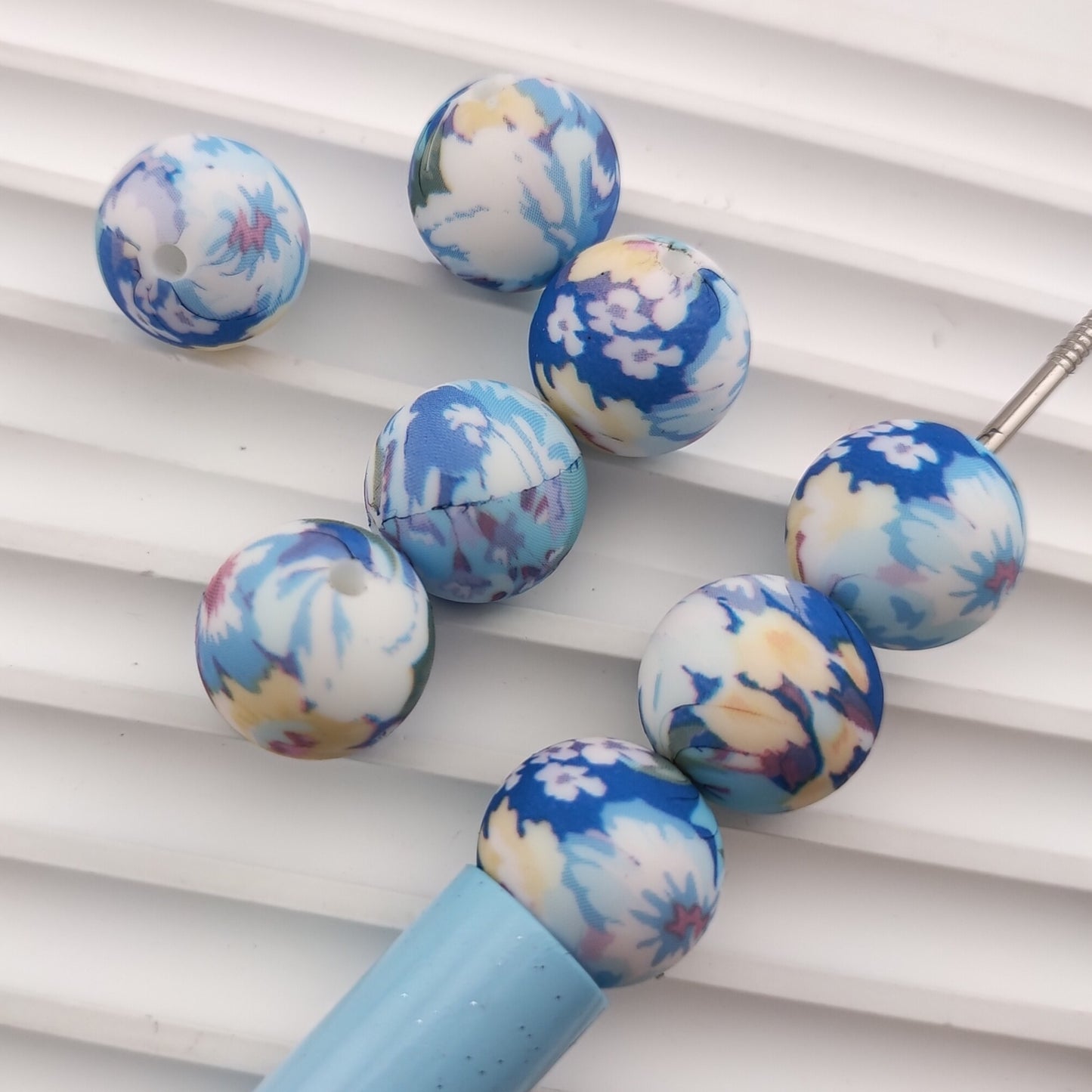 15MM Round Blue Base White Flower Printed Silicone Beads Fit For Beadable Pens