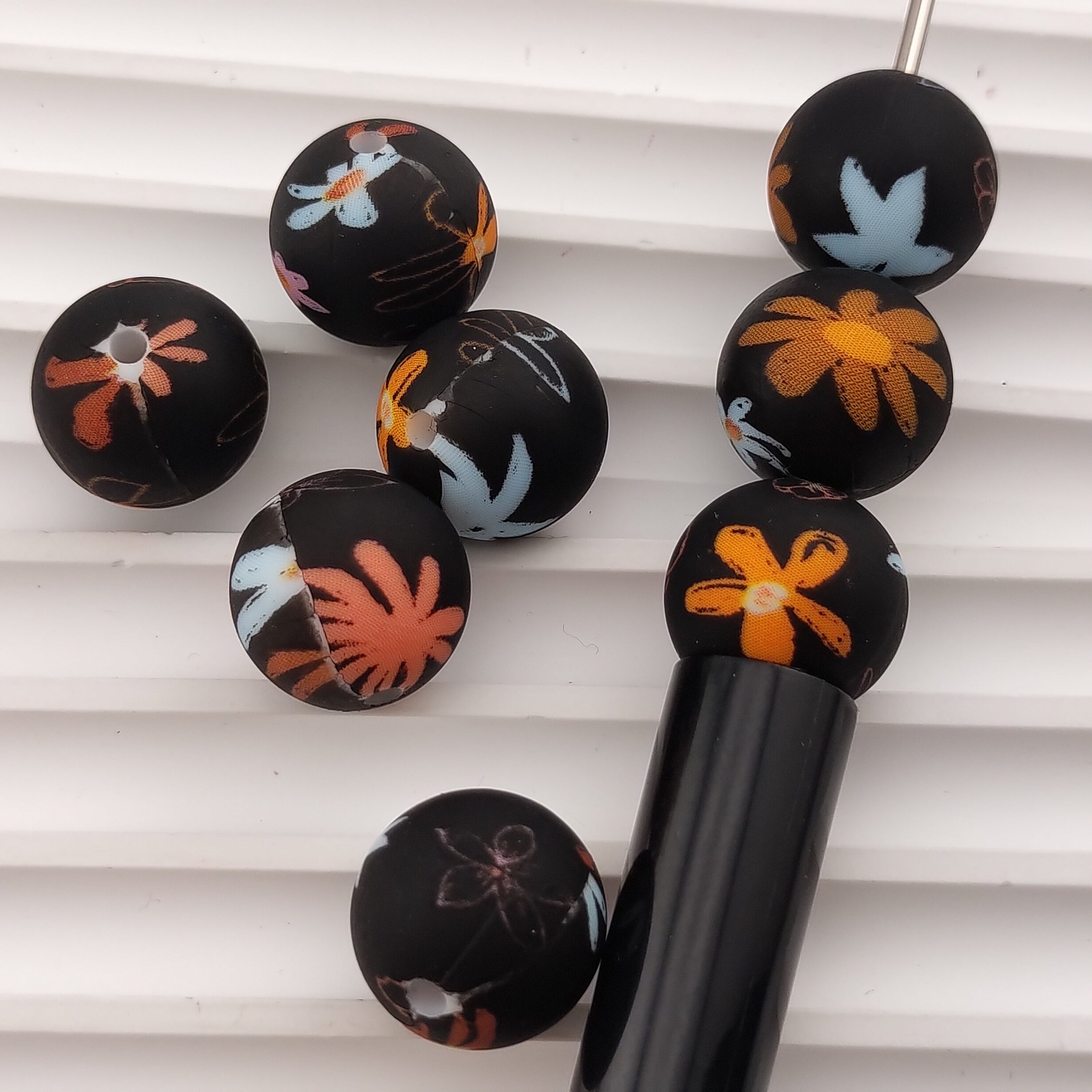 15MM Round Black Base Mixed Color Leaf Printed Silicone Beads Fit For Beadable Pens