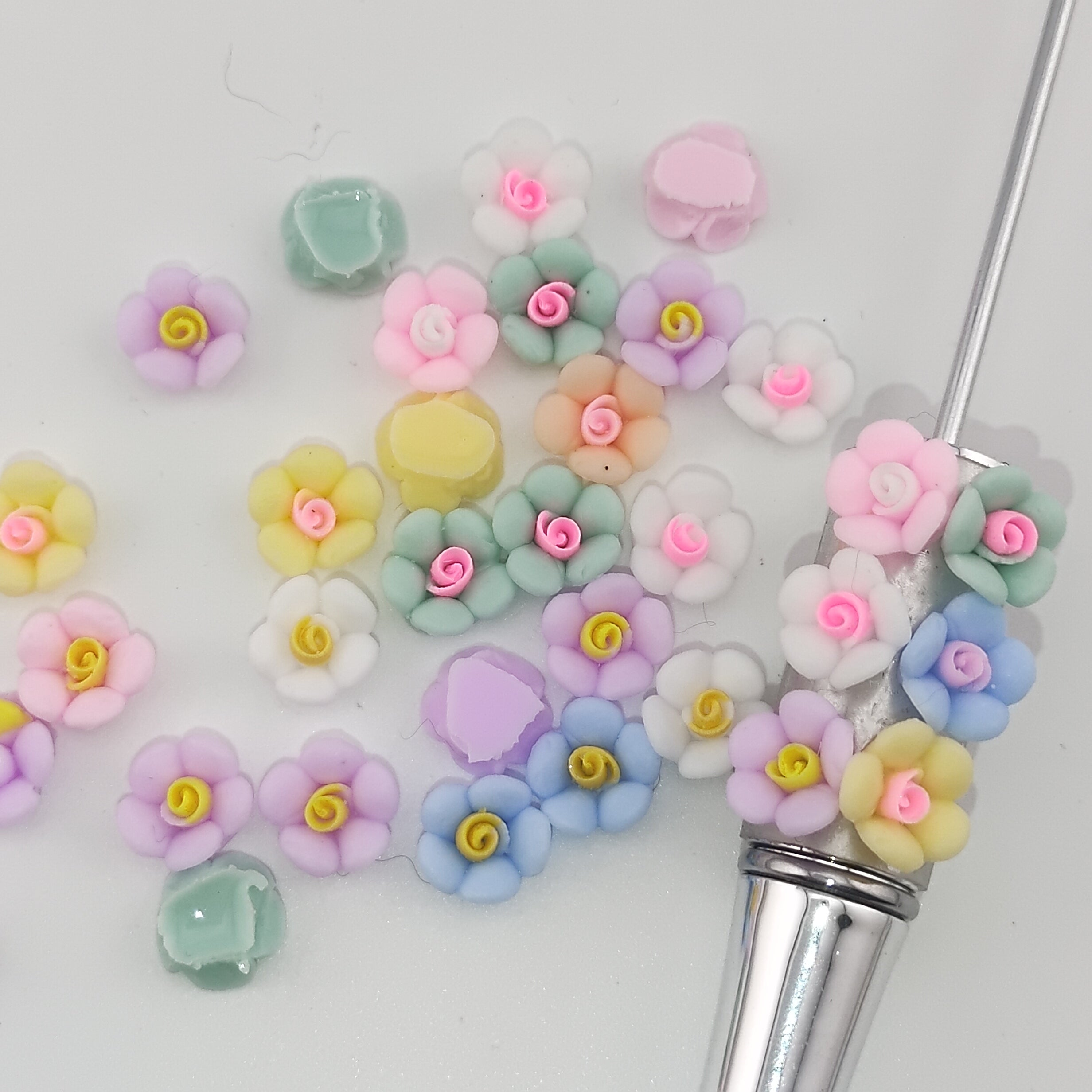 9MM mixed color resin flowers