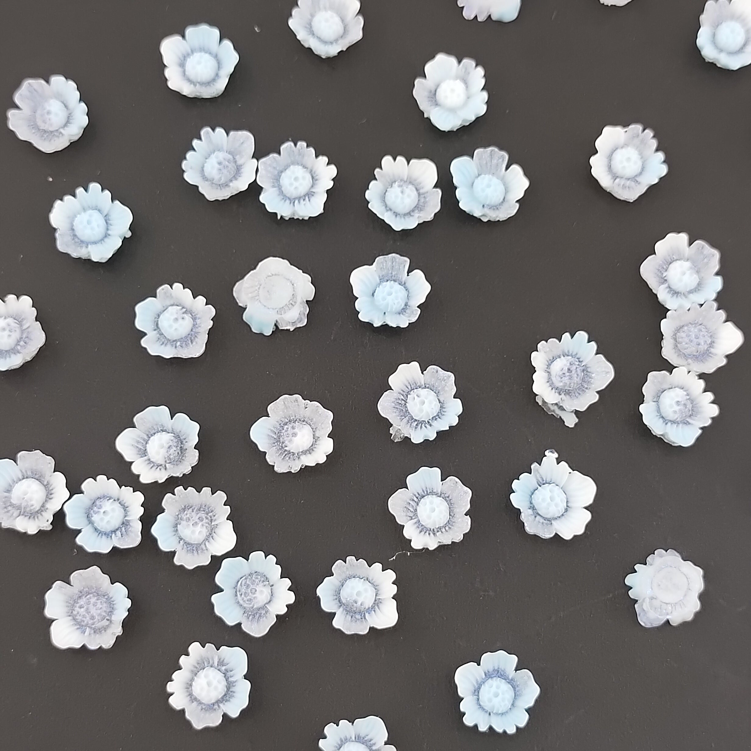 10MM Clear Blue Glowing Heronsbill Resin Flowers For Making Fancy Beads Or Fancy Pens