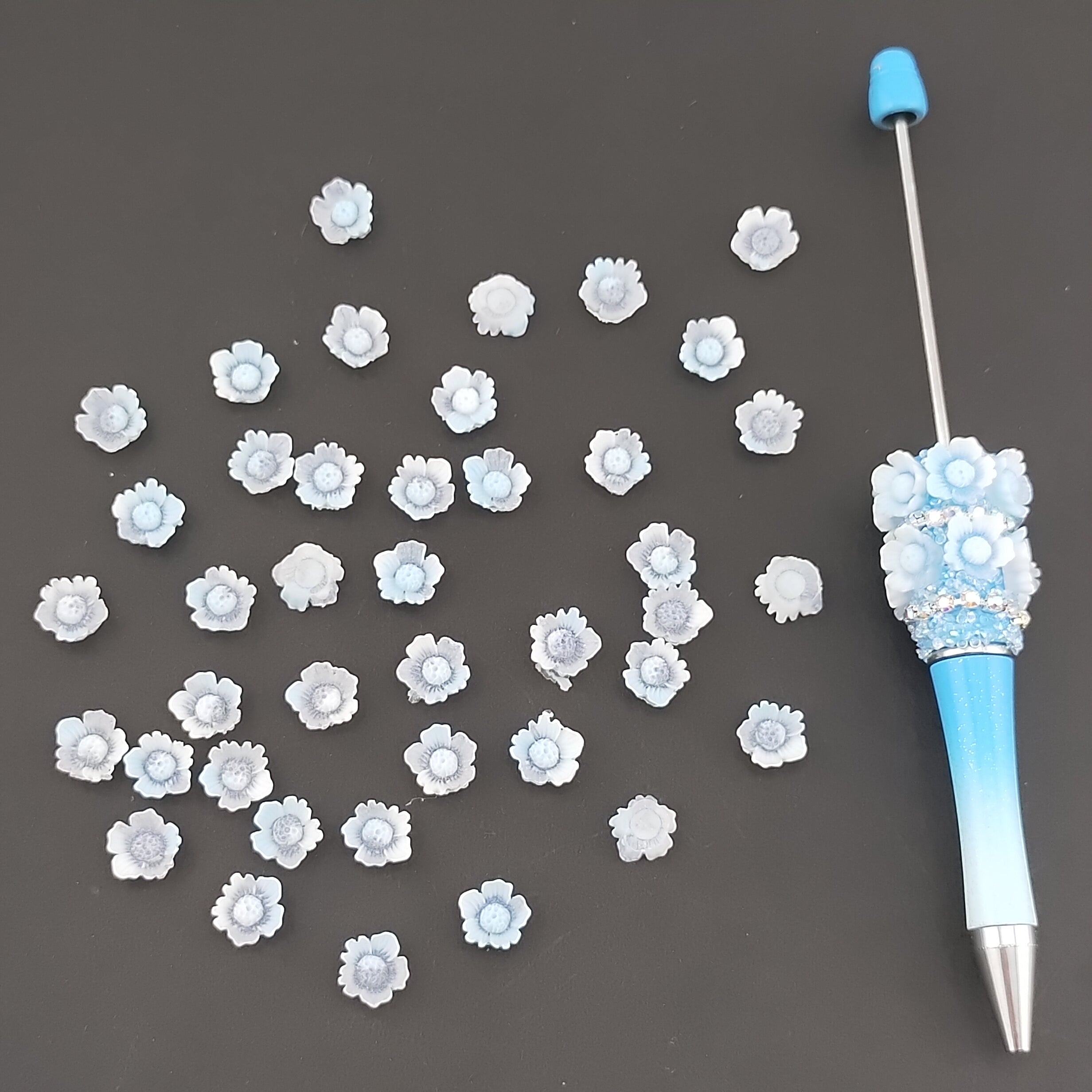 10MM Clear Blue Glowing Heronsbill Resin Flowers For Making Fancy Beads Or Fancy Pens