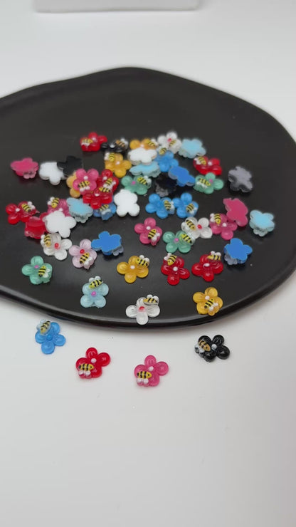 FS5409- 8*10mm Bee In Flower Charms Small Bee Patches On Flowers